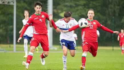 Новый тренер позвал в футбольную сборную Беларуси испанского защитника. Это как?