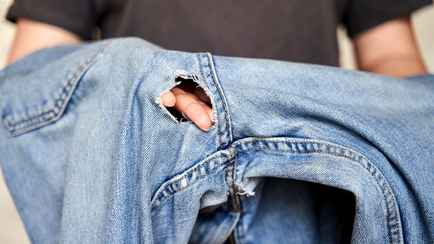 Как залатать дырку на одежде за 5 минут? Нитки и иголка не понадобятся