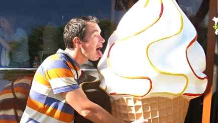 Какое мороженое принесет облегчение в жару? Узнали, как не сделать себе еще хуже