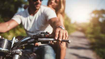 “Явное неуважение к обществу» — В Минске пассажирку мотоцикла оштрафовали за хулиганство. Что натворила?