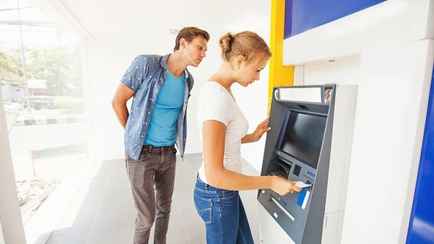 Кто из белорусов не сможет расплатиться картой 18 августа? В БПЦ объявили плановые техработы