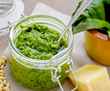 Как приготовить домашний соус песто? Понадобится всего 15 минут и 5 продуктов