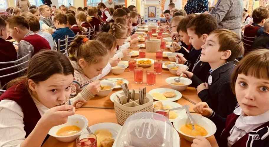 Минобразования предложило белорусам жаловаться на питание в школах в Телеграме