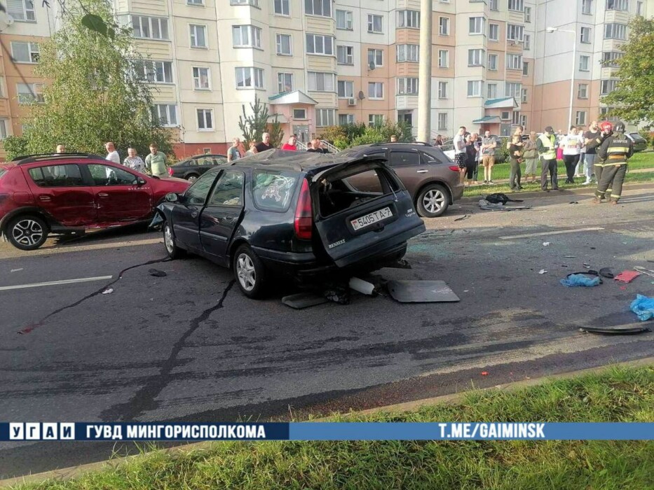 В Минске пьяный водитель протаранил три авто и перевернулся – двое пострадавших в больнице