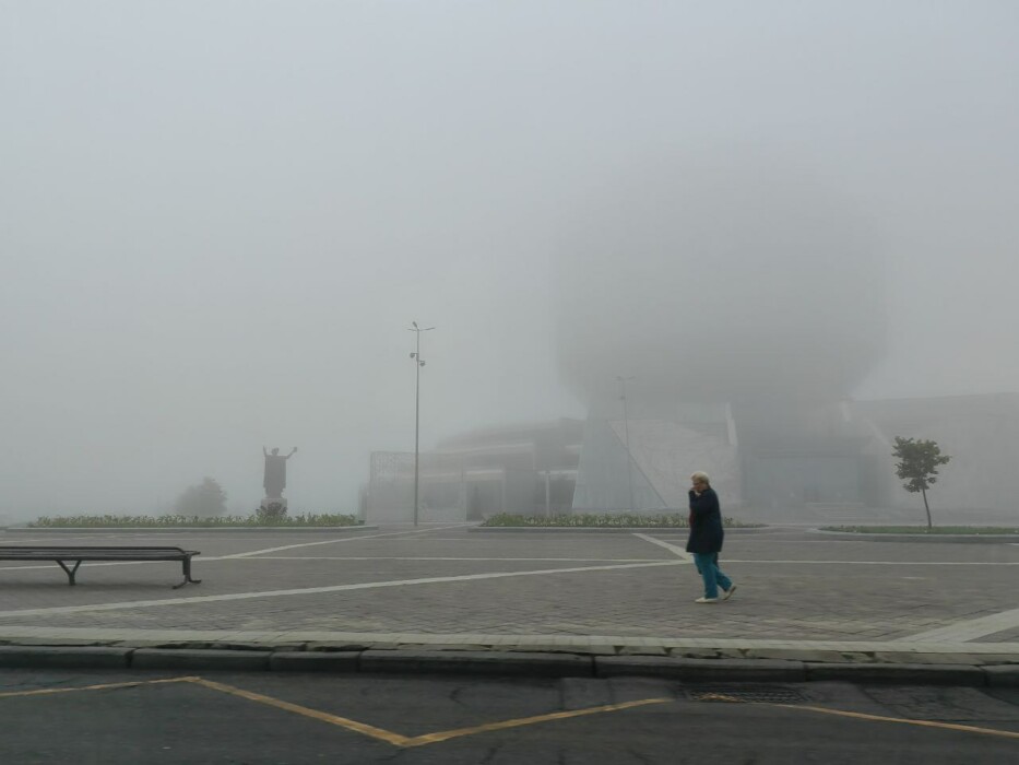 В Беларуси заметили туманную радугу. Где "засайлентхиллило" города и дороги?