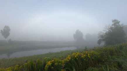 В Беларуси заметили туманную радугу. Где «засайлентхиллило» города и дороги?