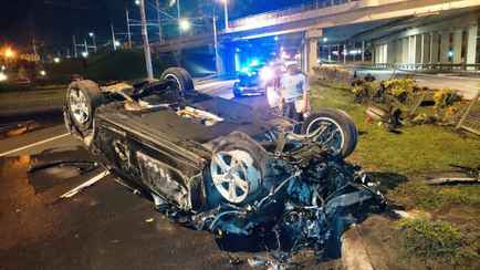 «Как в кино» — В ДТП в Минске легковушка несколько раз перевернулась в воздухе и приземлилась на крышу