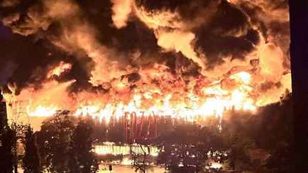 В Одессе в результате обстрела российскими «Калибрами» загорелись общежитие и супермаркет