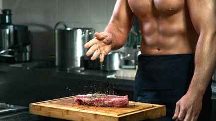 Натрите мясо этим перед готовкой. Так оно получится невероятно нежным и сочным