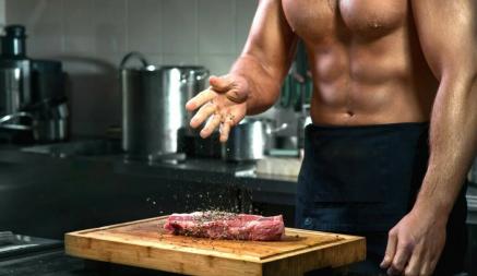 Натрите мясо этим перед готовкой. Так оно получится невероятно нежным и сочным