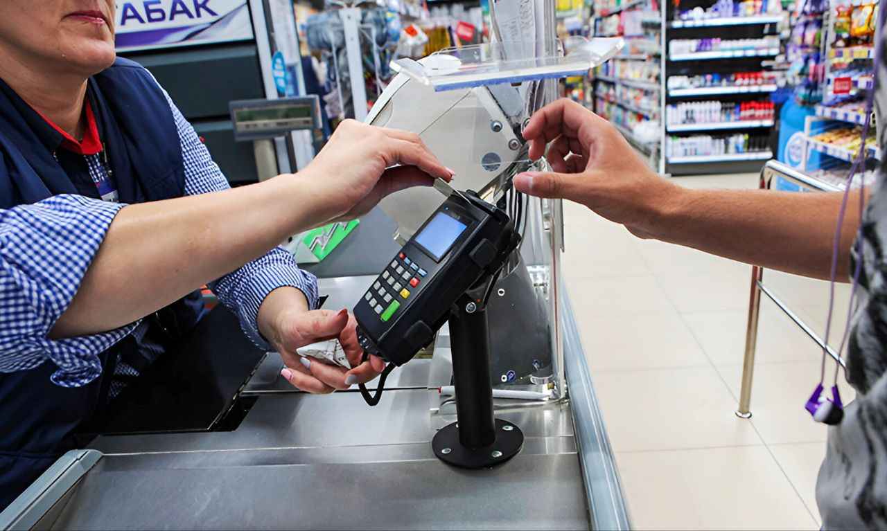 Новый указ дал силовикам право блокировать банковские операции белорусов. Зачем и когда начнет действовать?