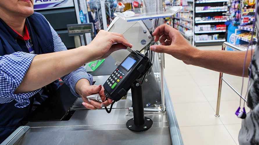 Новый указ дал силовикам право блокировать банковские операции белорусов. Зачем и когда начнет действовать?