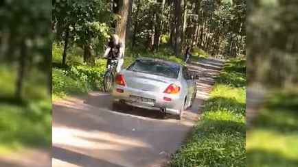 В Гродно ГАИ нашла водителя, ездившего по велодорожке. Как наказали?