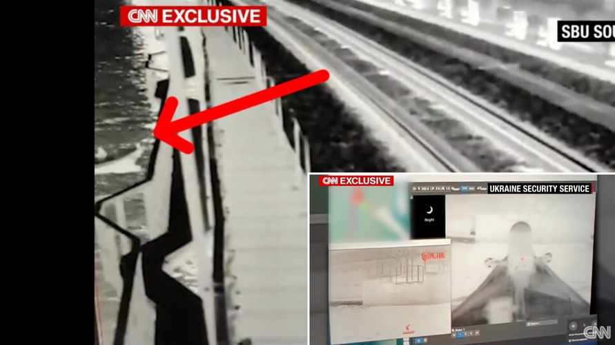 СБУ показала новые видео удара экспериментальными морскими дронами по Крымскому мосту