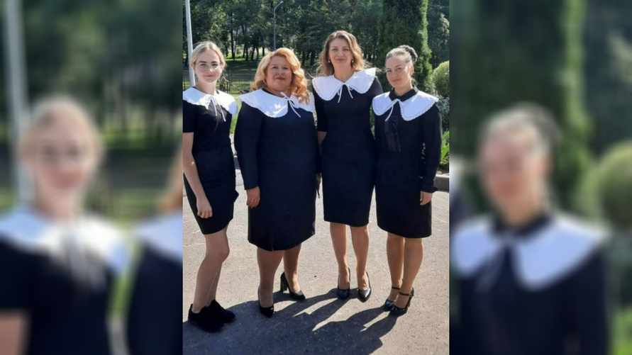 Обяжут всех? В Мингорсовете снова предложили переодеть всех белорусских учителей в униформу - "Сошьем брюки, юбки, пиджаки и так далее"