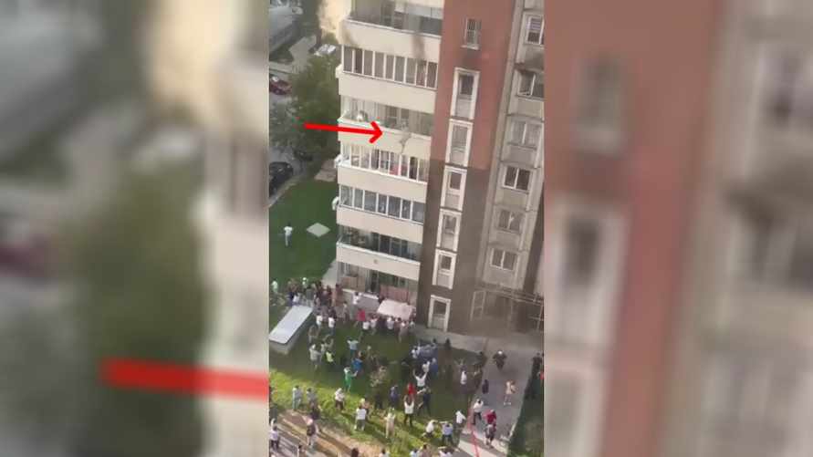 На видео попало, как в Казахстане жители 16-этажки бросали детей в окна и прыгали сами из-за пожара