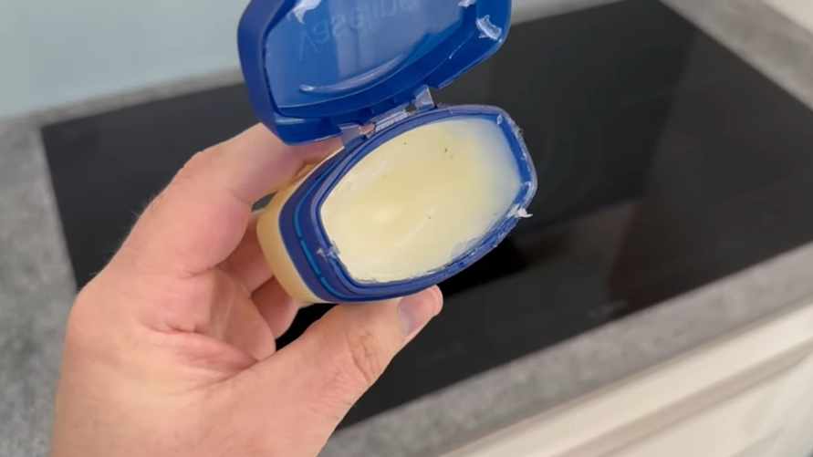 Зачем втирать вазелин в плиту? Это настоящее спасение, но подойдет не всем