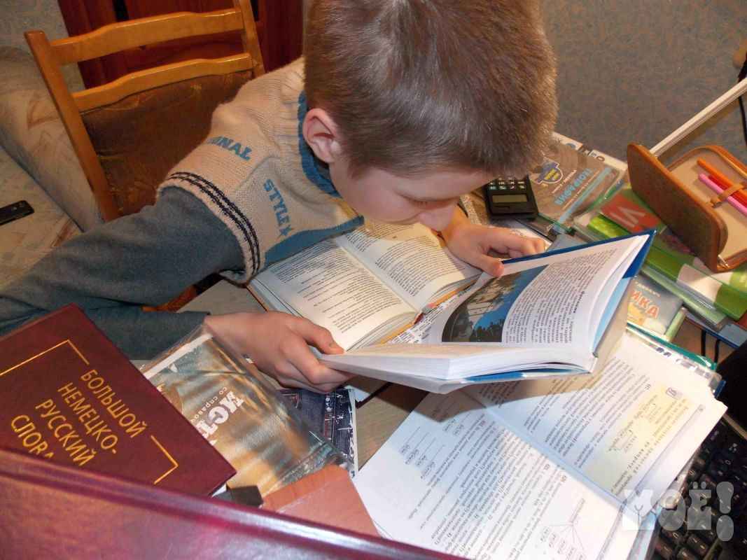 Минобразования предложило белорусам жаловаться на ошибки в учебниках, а самого внимательного пообещали поощрить