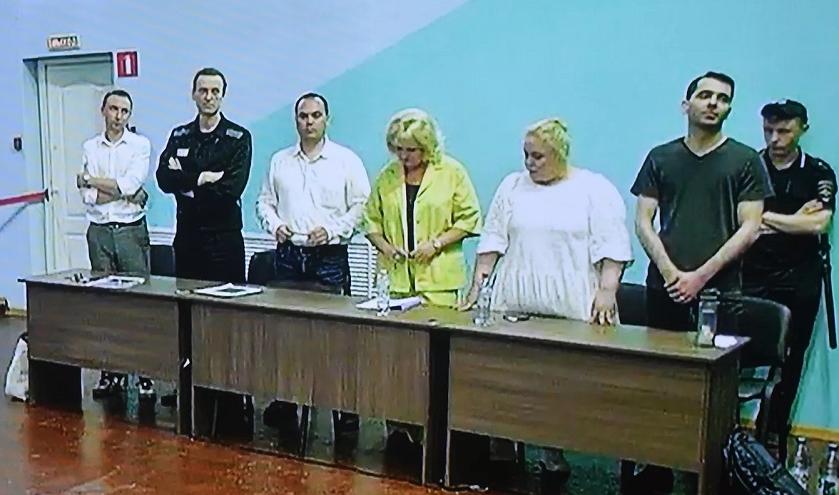 Суд признал Навального виновным в создании экстремистского сообщества,