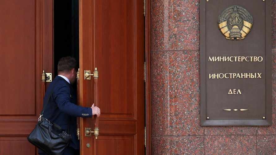 "Лживые и лицемерные" — МИД Беларуси в ответ на санкции ЕС пообещал «отстаивать независимость»
