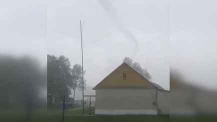 Под Слонимом торнадо пронёсся по деревне