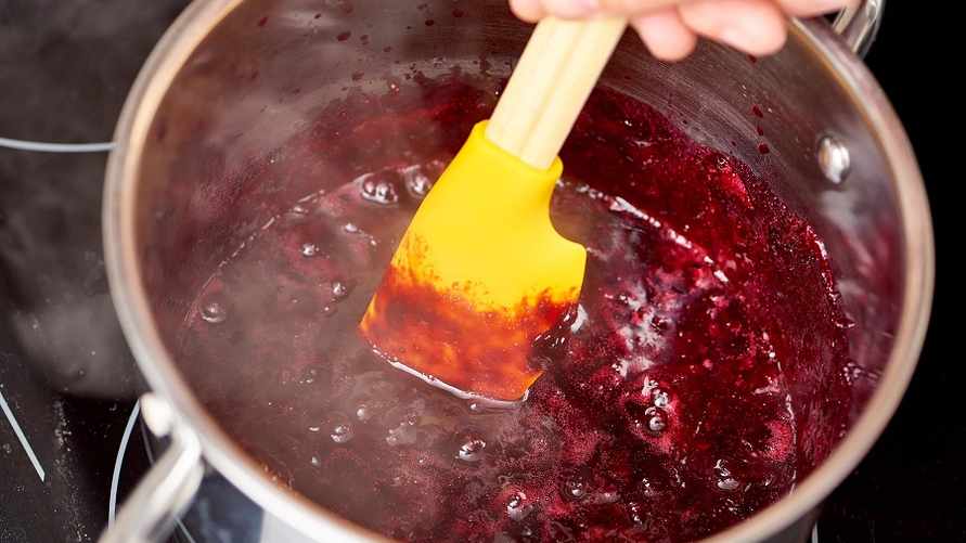 Почему варенье получилось жидким? Нашли 5 способов его загустить