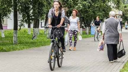 Кто «главнее» на тротуаре: пешеход или велосипедист? В ГАИ пояснили