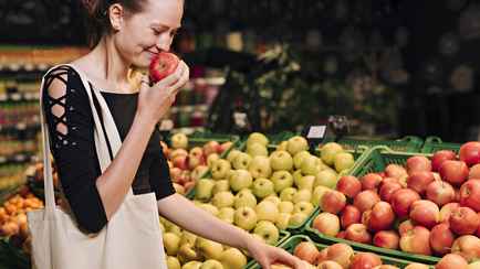 Будут ли белорусские яблоки зимой в магазинах? В Минсельхозпроде рассказали, как будут бороться с «недостатком лежкоспособных сортов»