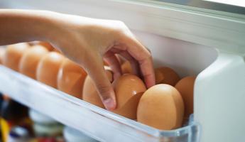 Эту ошибку при хранении яиц совершают многие. Сделайте всего одно движение, чтобы ее исправить