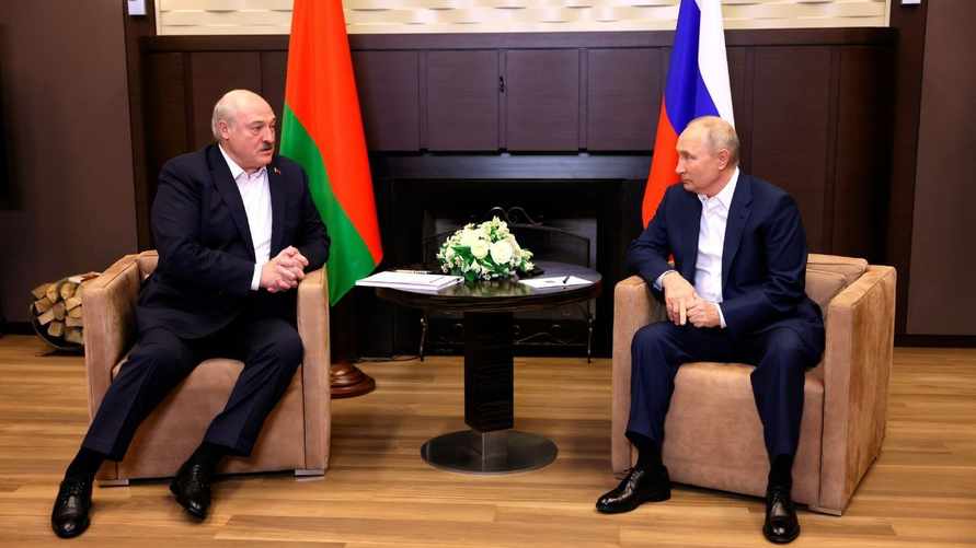 «Беднее немножко живем» - Лукашенко пообещал победить санкции и предложил Путину сотрудничество "на троих". С кем?