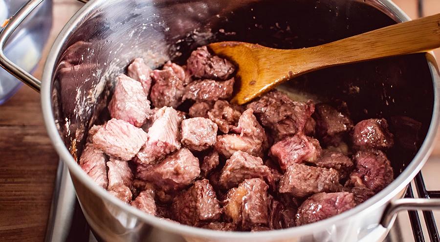Как приготовить говядину мягкой и сочной при жарке на сковороде?