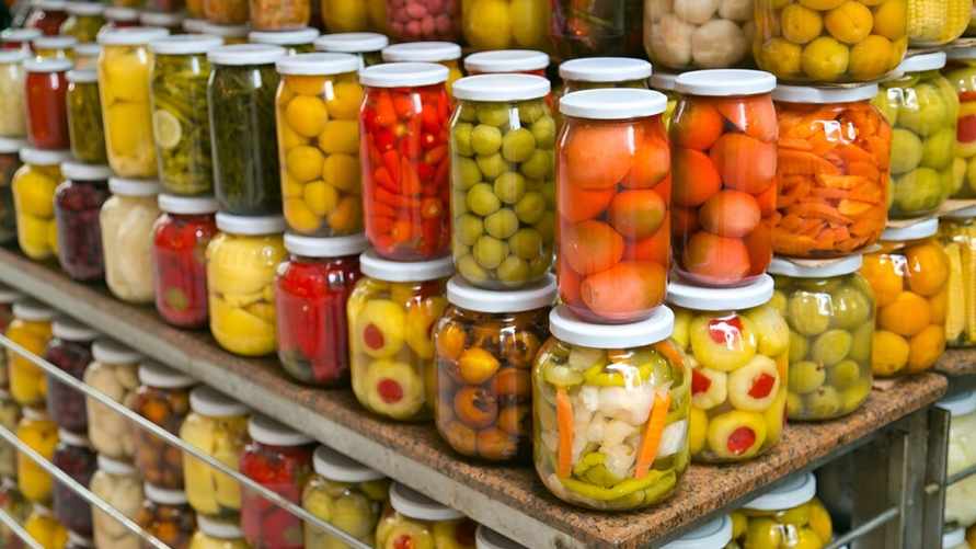 Где лучше хранить закатки, если нет подвала? Вот самые подходящие места в квартире