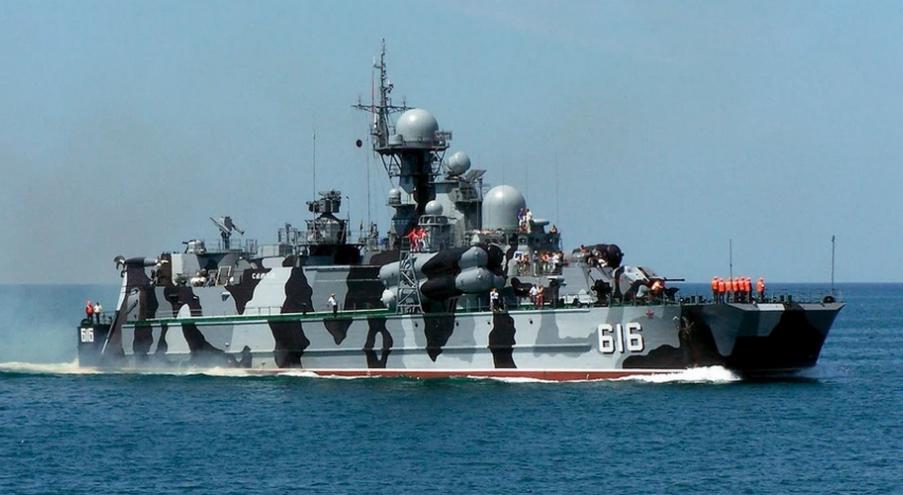 ВСУ показали, как дроны атаковали российский корабль «Сергей