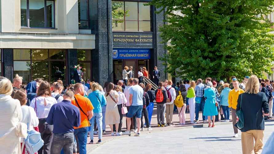 "Нет другого выхода" - Лукашенко объяснил, почему приказал вузам набирать до 50% "не самых лучших" абитуриентов