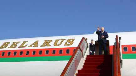 Лукашенко внезапно улетел в Россию