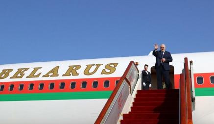 Лукашенко внезапно улетел в Россию