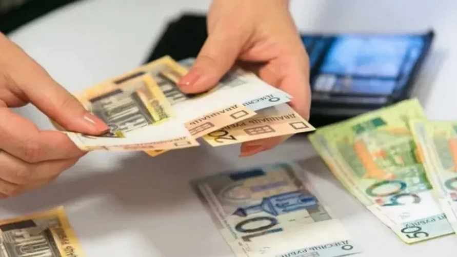 Совмин расширил основания, по которым у белорусов могут удержать из зарплаты