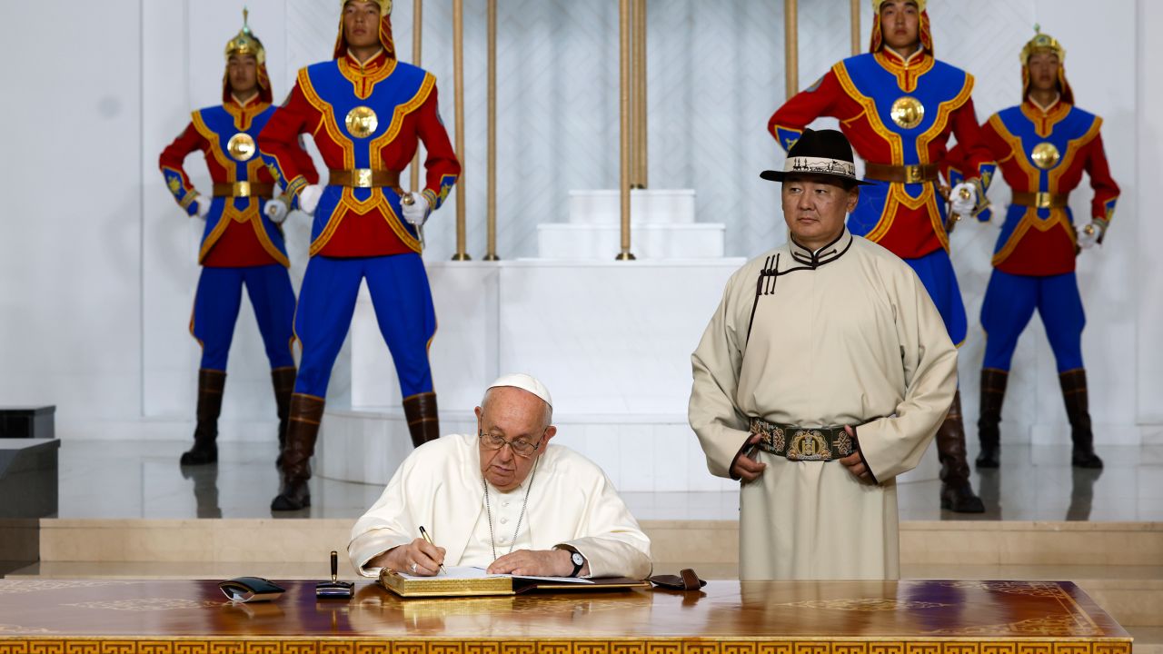 "Вышел из-под контроля" — Папа Римский снова попал в скандал после предложения повторить опыт Чингисхана
