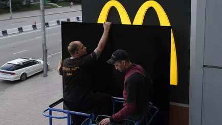 «Написали письмо в Америку» — Владелец российской «Вкусно и точка» заявил, что McDonald’s запретил открывать кафе в Беларуси. Это как?