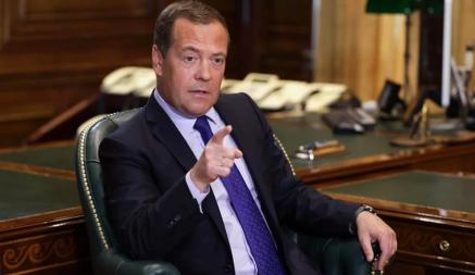 Медведев пригрозил «канадским животным» и «фашистам» из НАТО «прямым конфликтом»