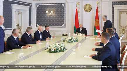 «Чтобы люди не бросали нам в лицо всякие гадости» — Лукашенко рассказал, кого будет выдвигать в депутаты парламента