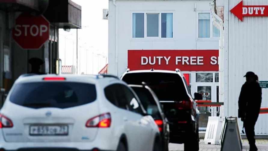 Польша запретила въезд легковых авто с российскими номерами