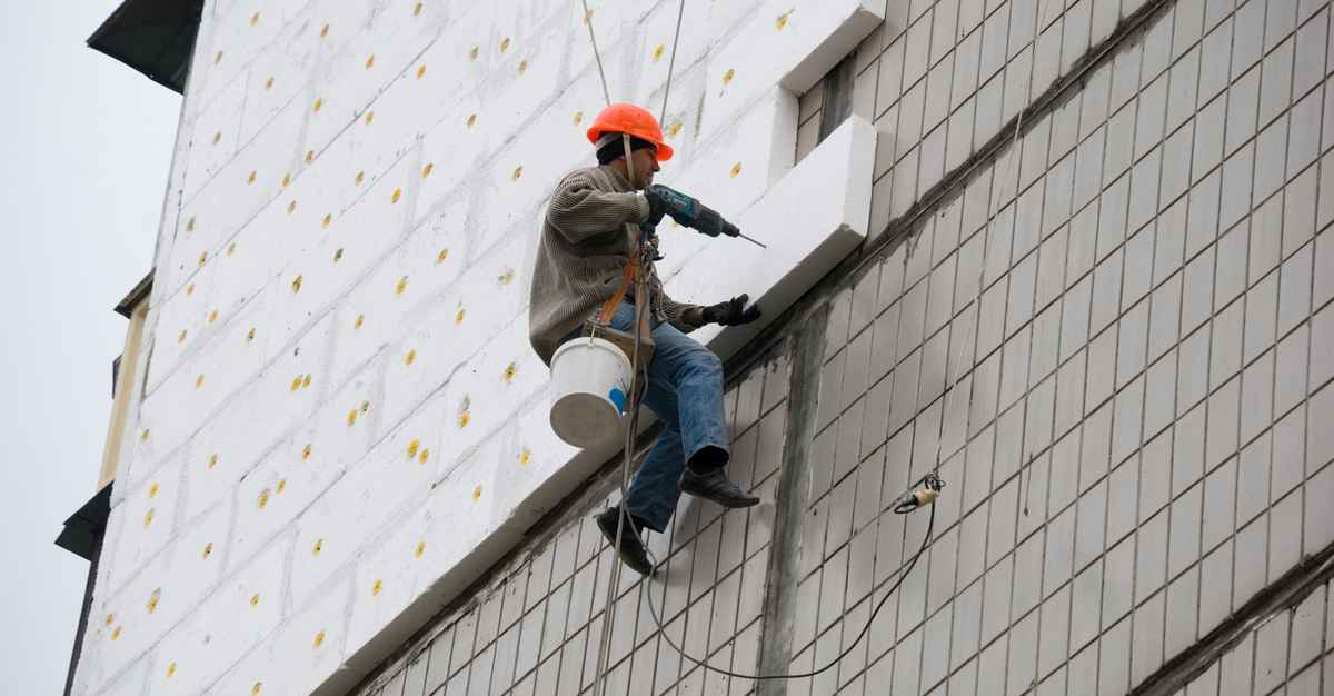 Кому из белорусов полагается бесплатное утепление квартир? В ЖКХ назвали условия