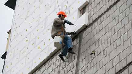Кому из белорусов полагается бесплатное утепление квартир? В ЖКХ назвали условия