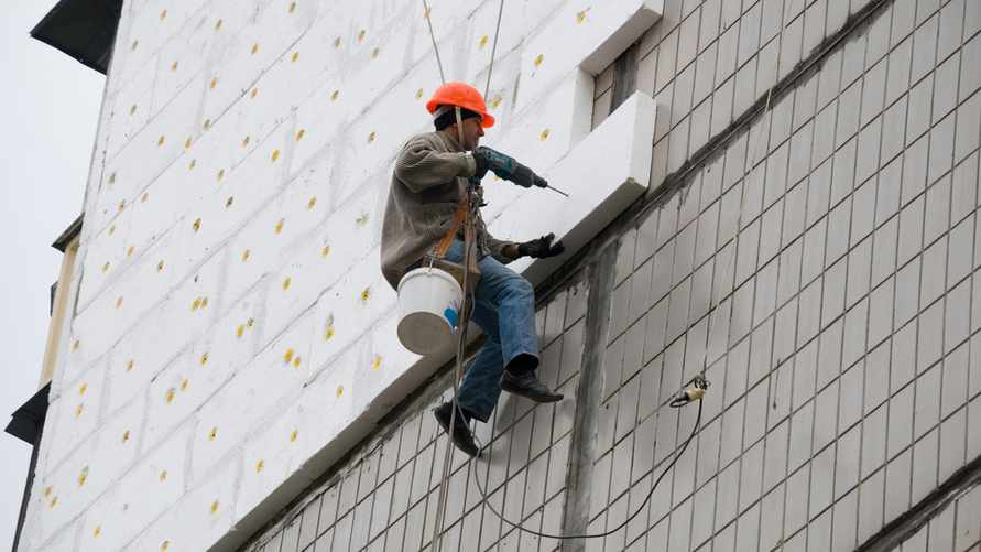 Кому из белорусов полагается бесплатное утепление квартир? В ЖКХ назвали условия