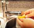 Зачем привязывать лимон к кухонному крану? Эффект заметите всего спустя пару часов