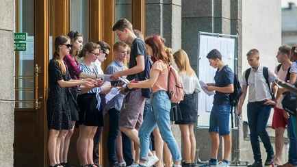 «Поднялся шум» — В АП объяснили, почему хотят продлить срок отработки белорусских выпускников. Что будет с платниками?