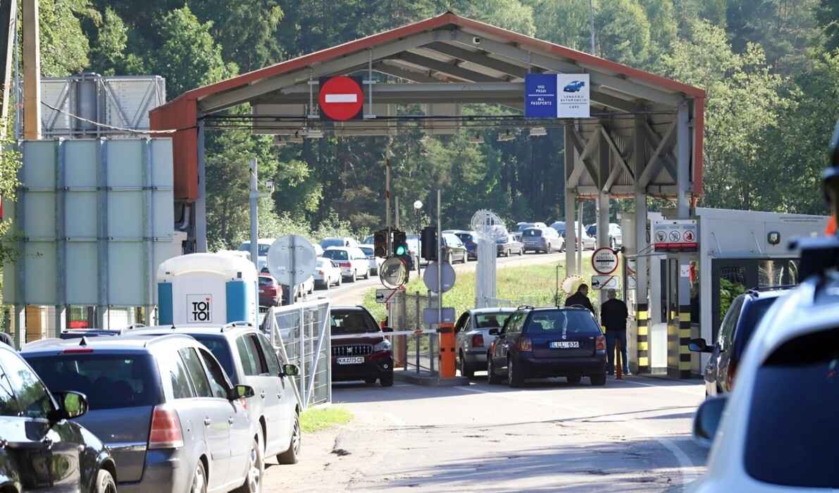 "Становится дорогой страной" -  В Литве подсчитали, сколько сотен тысяч белорусов ездили летом за покупками в Вильнюс