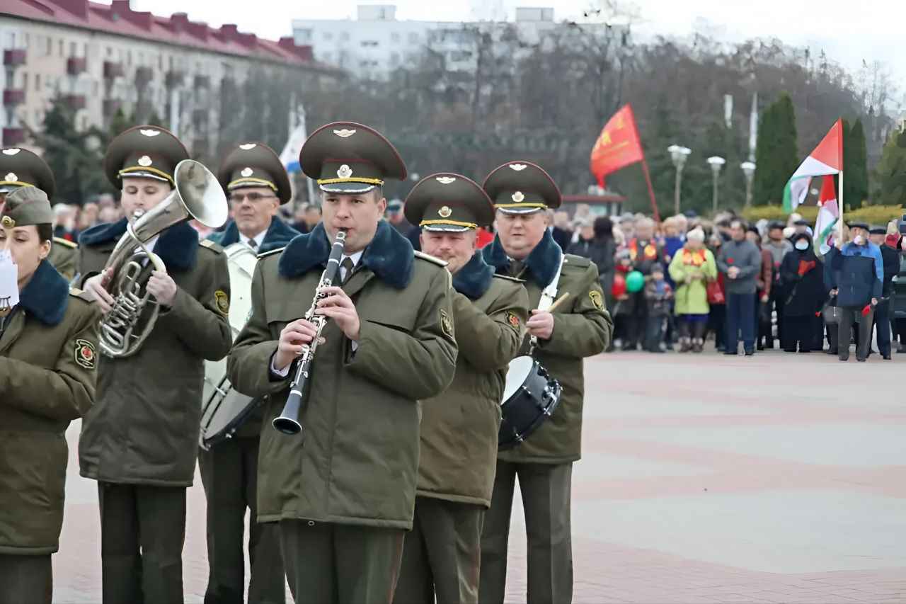 Совмин назначил белорусам осенью сразу 4 выходных подряд. Когда отрабатывать?