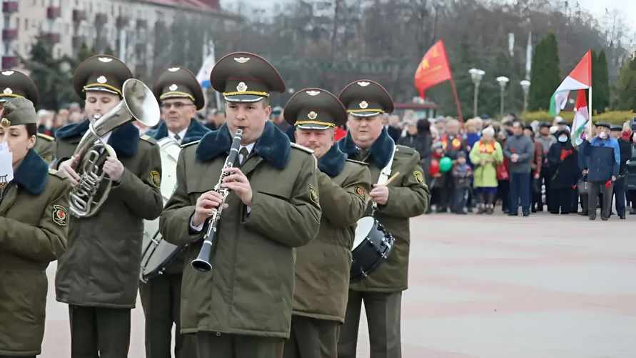 Совмин назначил белорусам осенью сразу 4 выходных подряд. Когда отрабатывать?